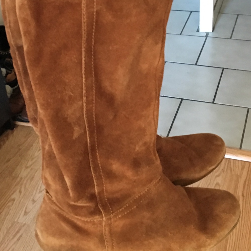 Suede boots